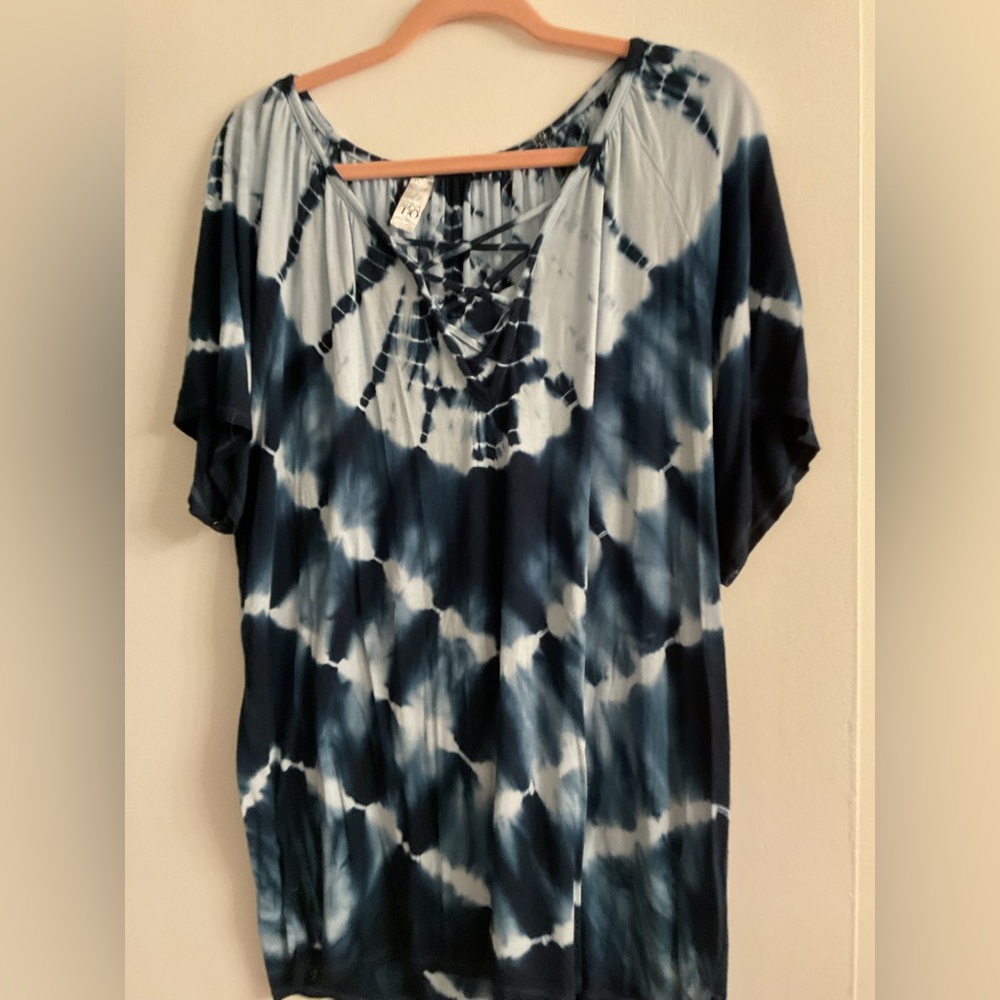 🌻Final Call 🌻Navy & White Top